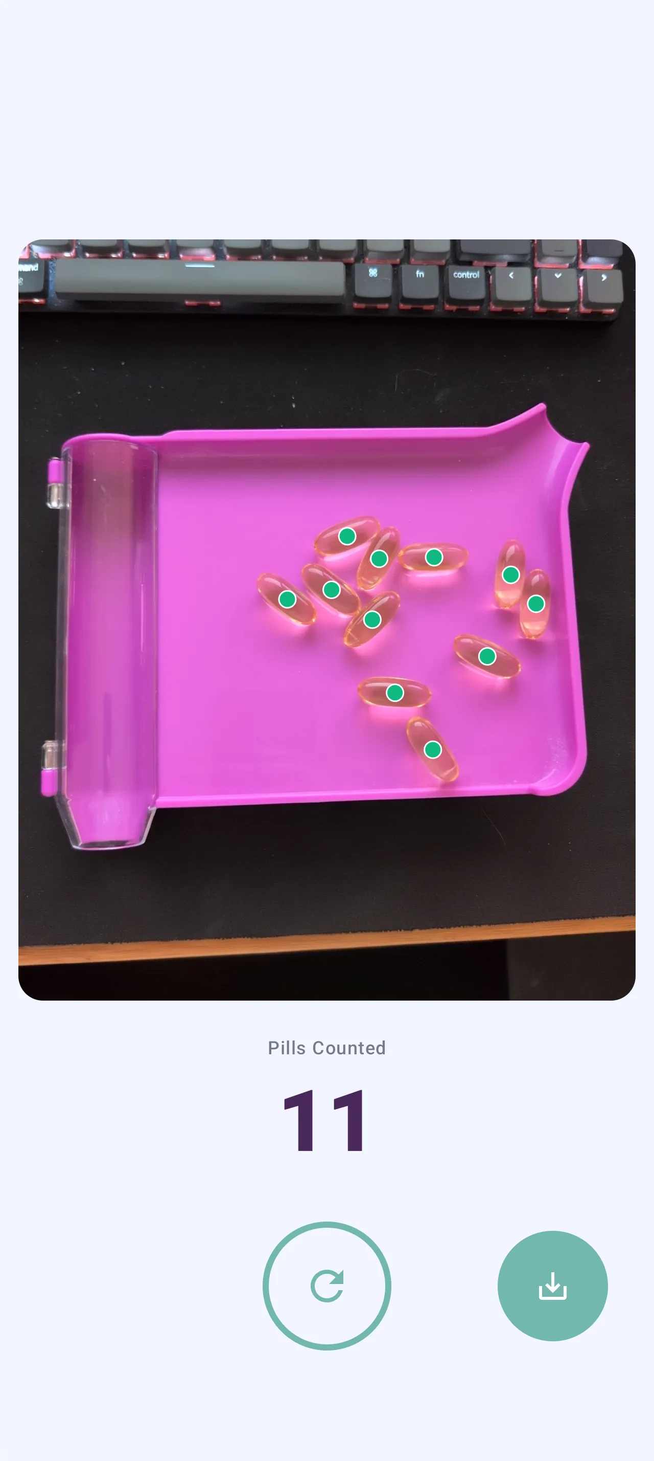 countRx correctly counts 11 transparent capsules with green detection markers