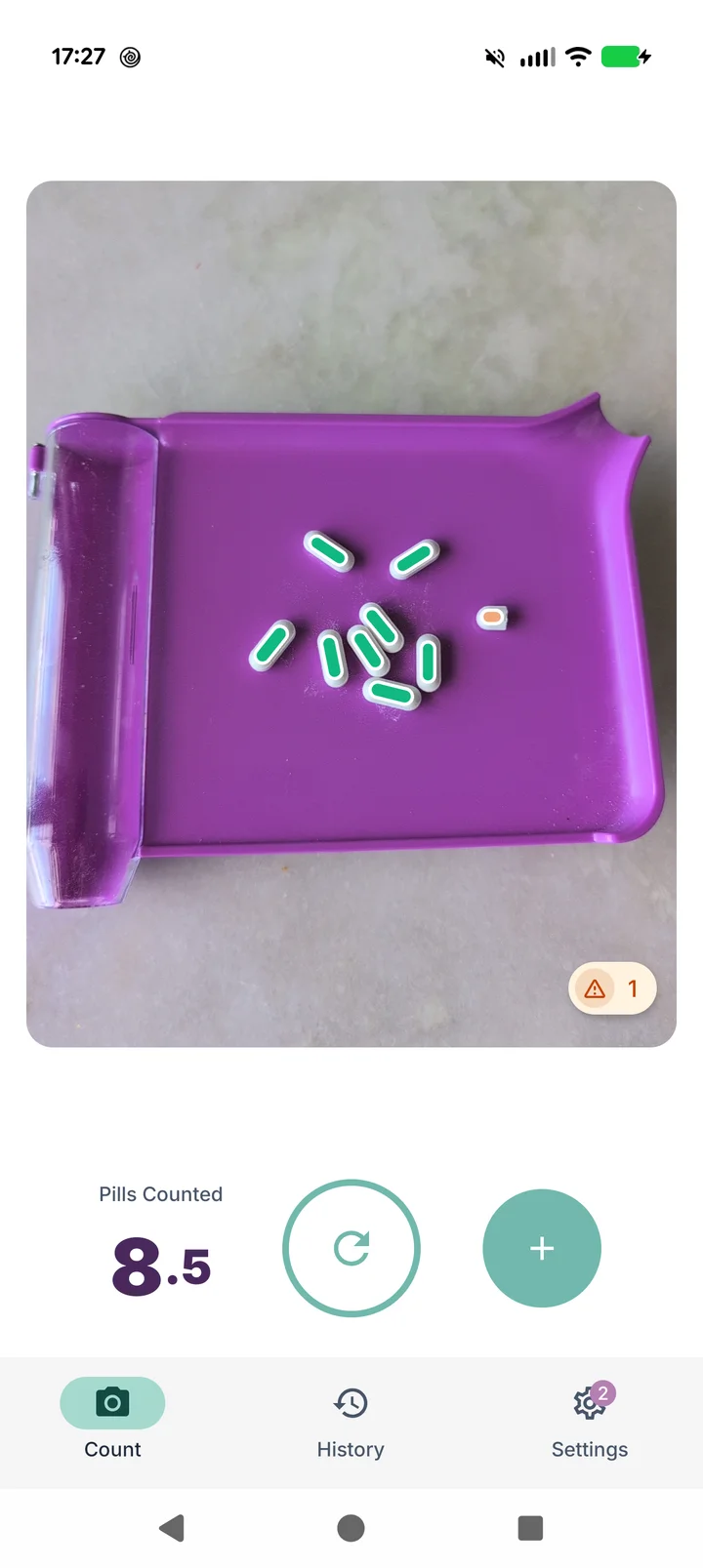 countRx showing eight whole pills and one highlighted half pill, with a total count of 8.5
